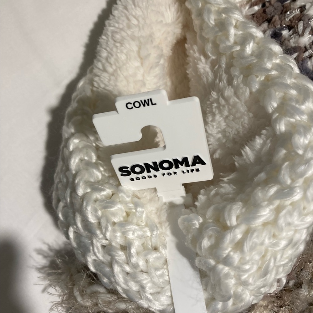 Kohl's Cream Fleece Scarf